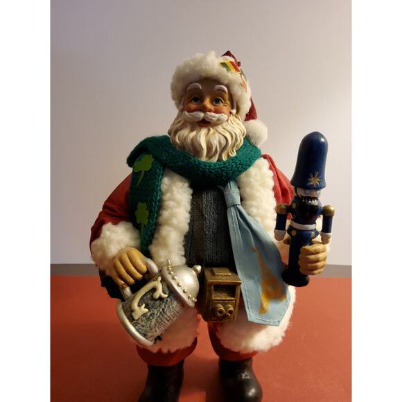 International tourist Santa figurine 11 inches tall - Picture 4 of 4